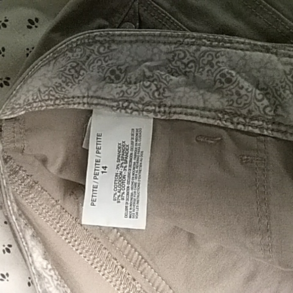 Shorts - Picture 3 of 4